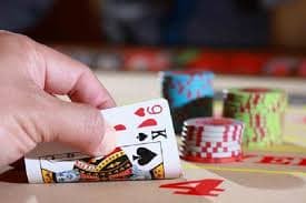 Panel kontrol taruhan Starburst menunjukkan opsi nilai taruhan dan tombol putar